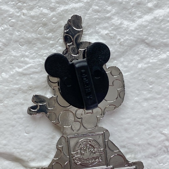Disney Pin & Patch - Picture 4 of 6